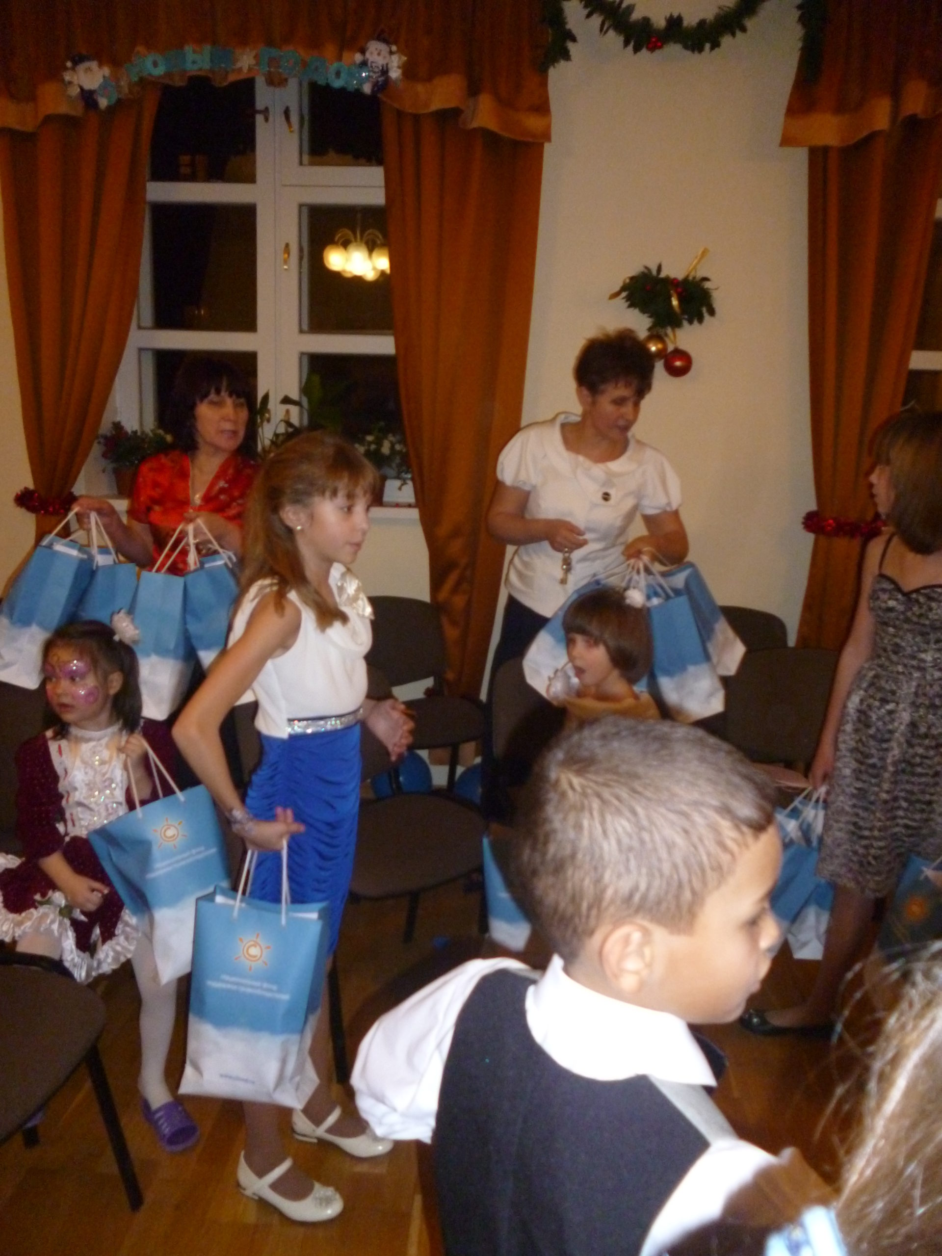 НФПП поздравил воспитанников детского дома «Пансион семейного воспитания» с Новым годом!
