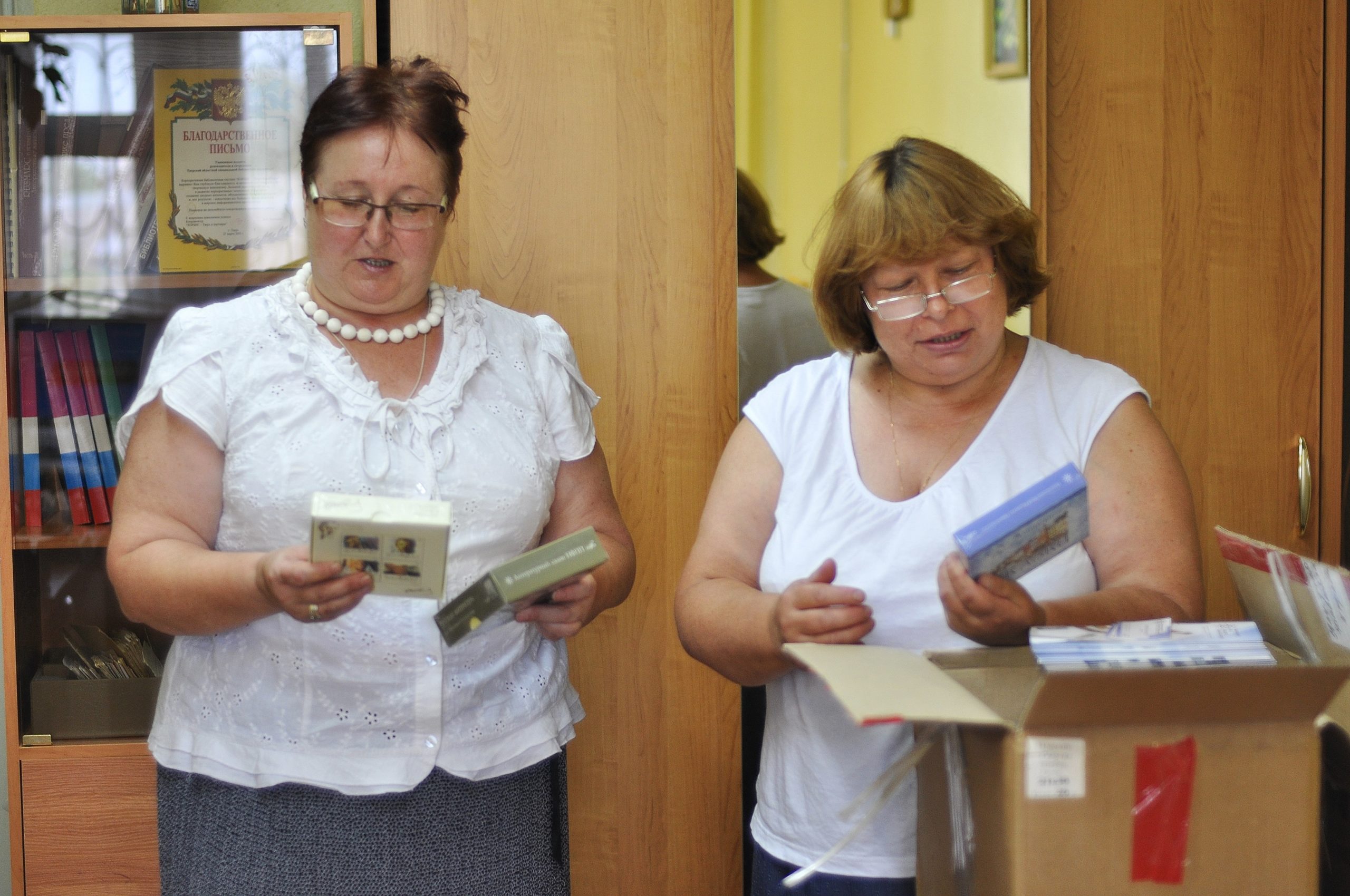 Фонд подарил коллекции аудиодисков Тверской библиотеке для слепых