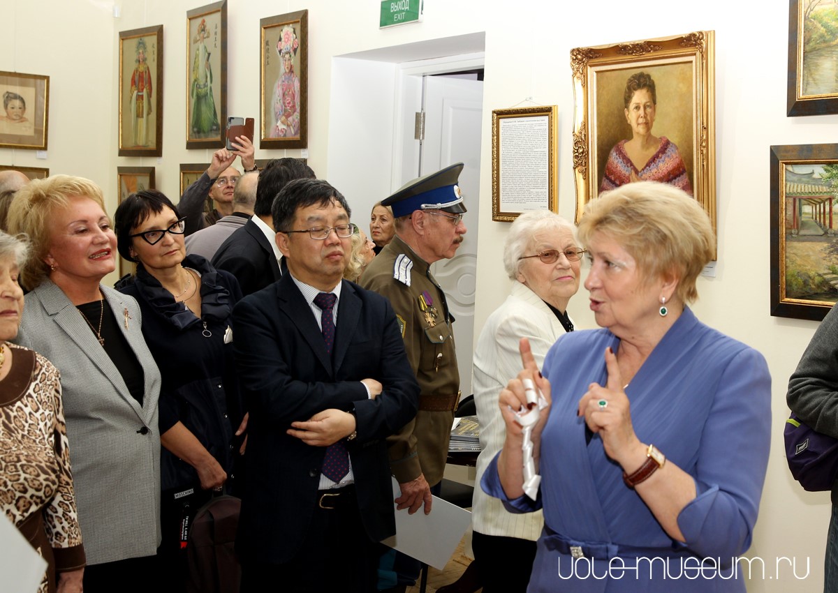 В Екатеринбурге открылась выставка картин Александры Азовцевой