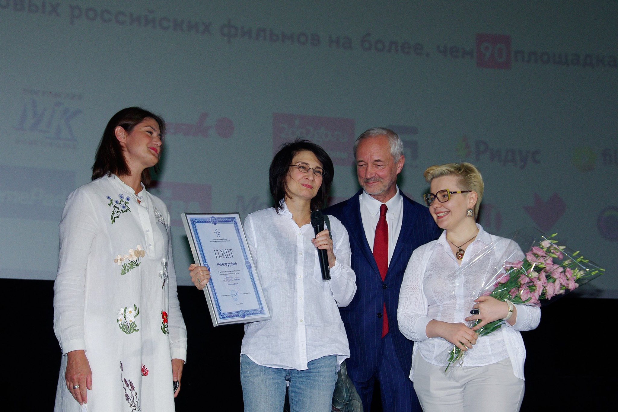 НФПП наградил участника фестиваля российского кино «Будем жить!»