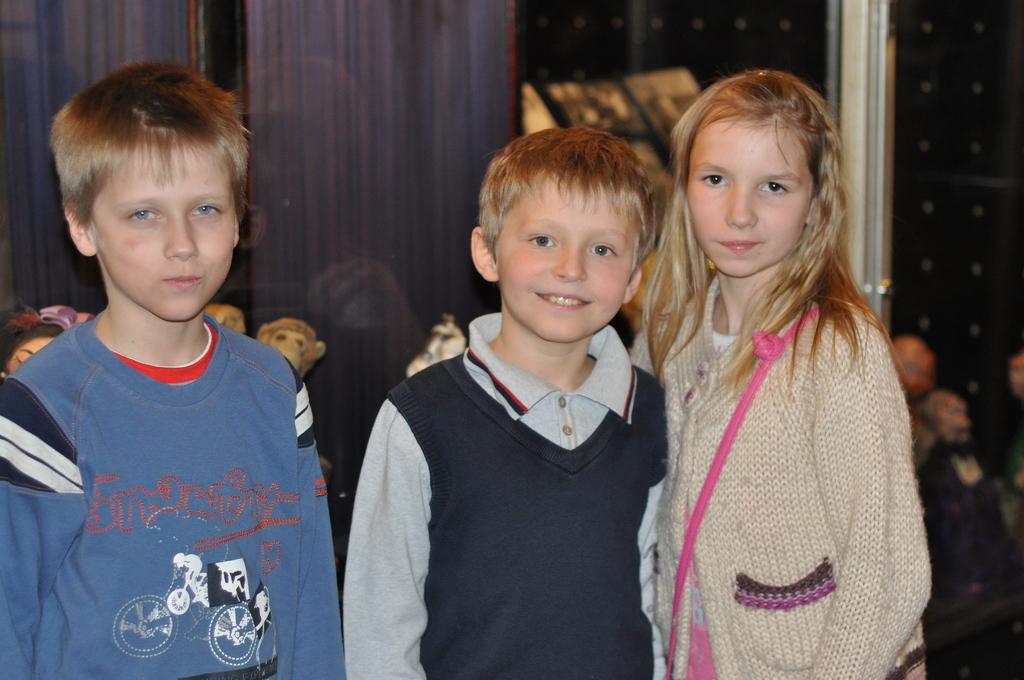 Фонд организовал для воспитанников детского дома № 59 посещение премьерного спектакля «Синяя птица»