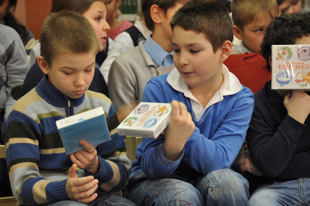 Фонд подарил детской библиотеке имени Виталия Бианки тираж дисков с записью произведений писателя