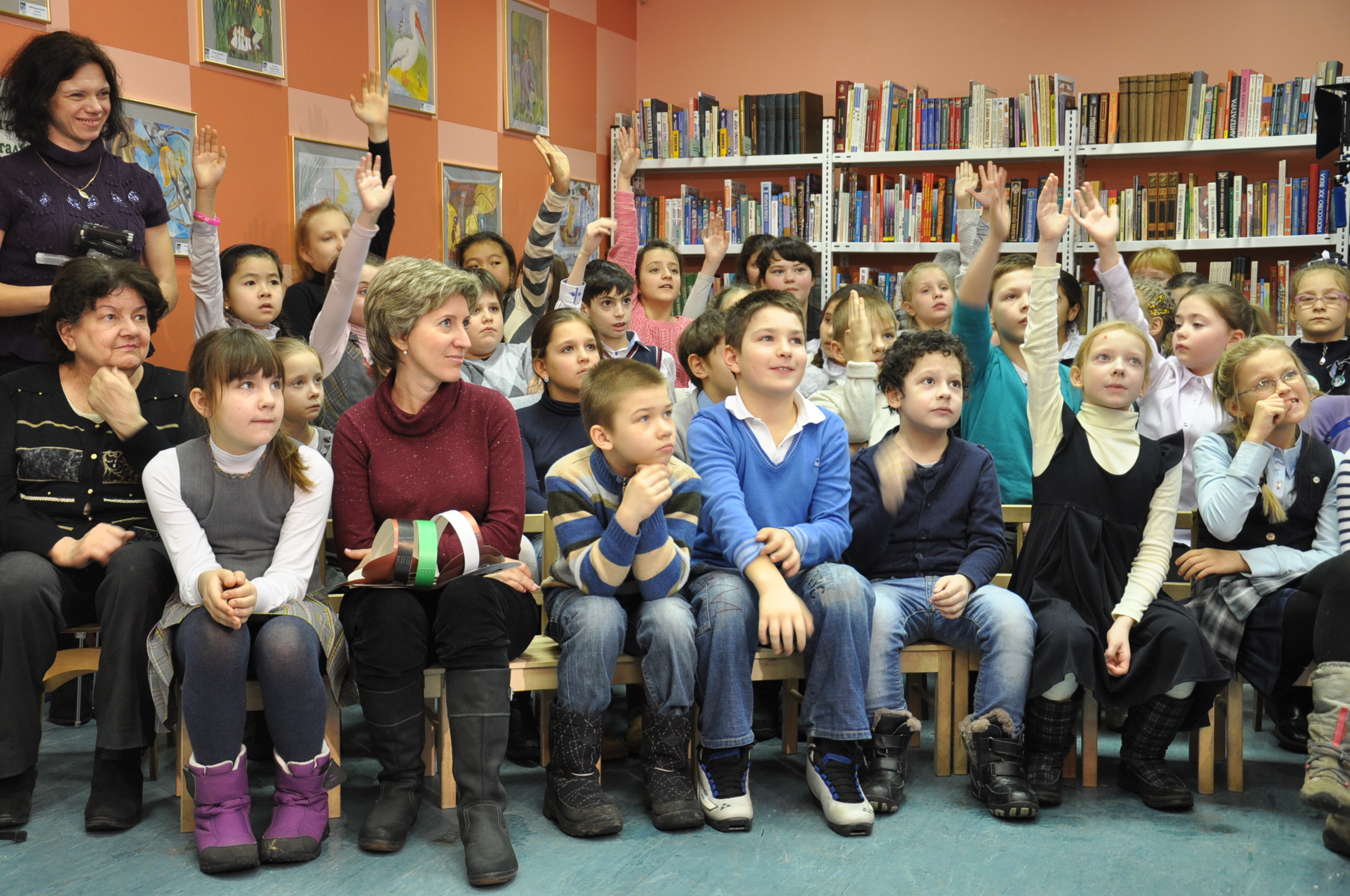 Фонд подарил детской библиотеке имени Виталия Бианки тираж дисков с записью произведений писателя